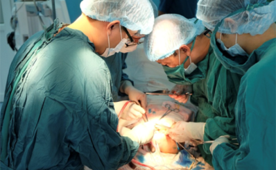 Các thầy thuốc Bệnh viện Bình Dân: hoàn thiện kỹ thuật chuyên sâu tạo hình bàng quang từ ruột ngang bằng các nước tiên tiến trên thế giới